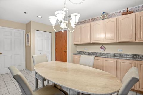 Tiny photo for 115 Hunt Club Drive #114N, St. Charles, IL 60174 (MLS # 12602106)