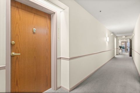 Tiny photo for 115 Hunt Club Drive #114N, St. Charles, IL 60174 (MLS # 12602106)