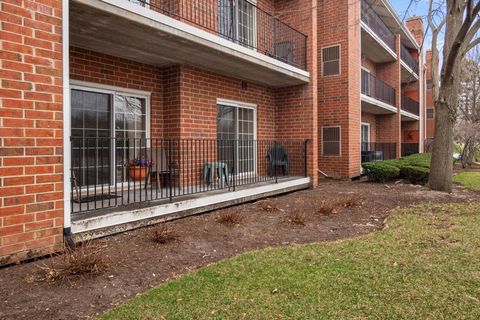 Tiny photo for 115 Hunt Club Drive #114N, St. Charles, IL 60174 (MLS # 12602106)