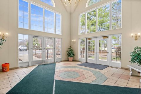 Tiny photo for 115 Hunt Club Drive #114N, St. Charles, IL 60174 (MLS # 12602106)