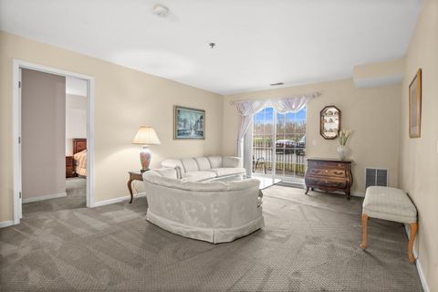 Tiny photo for 115 Hunt Club Drive #114N, St. Charles, IL 60174 (MLS # 12602106)