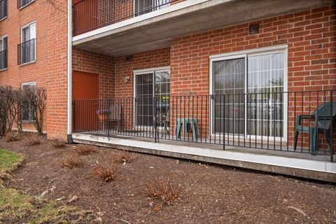 Tiny photo for 115 Hunt Club Drive #114N, St. Charles, IL 60174 (MLS # 12602106)