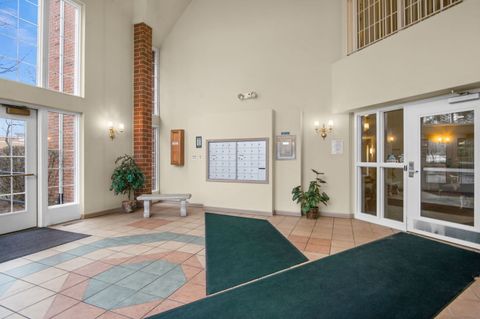 Tiny photo for 115 Hunt Club Drive #114N, St. Charles, IL 60174 (MLS # 12602106)