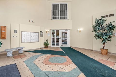 Tiny photo for 115 Hunt Club Drive #114N, St. Charles, IL 60174 (MLS # 12602106)