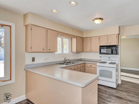 Tiny photo for 9 Hilltop Drive, Bourbonnais, IL 60914 (MLS # 12516850)