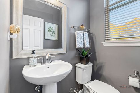 Tiny photo for 616 Parkside Court, Libertyville, IL 60048 (MLS # 12505462)