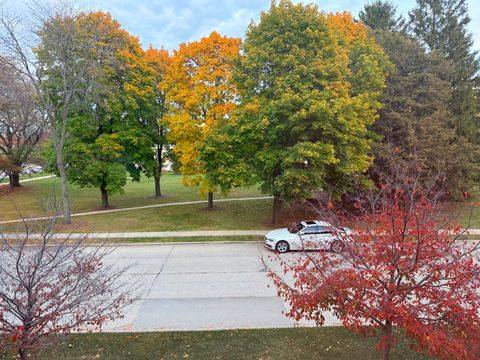 Tiny photo for 616 Parkside Court, Libertyville, IL 60048 (MLS # 12505462)