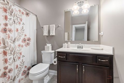 Tiny photo for 616 Parkside Court, Libertyville, IL 60048 (MLS # 12505462)