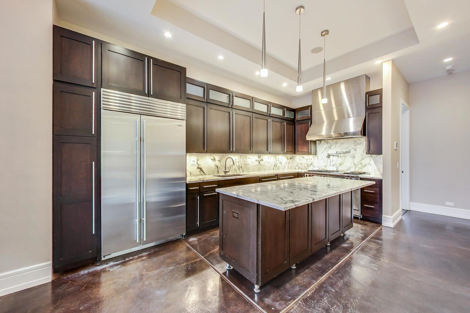 813 W Fulton Market 2
