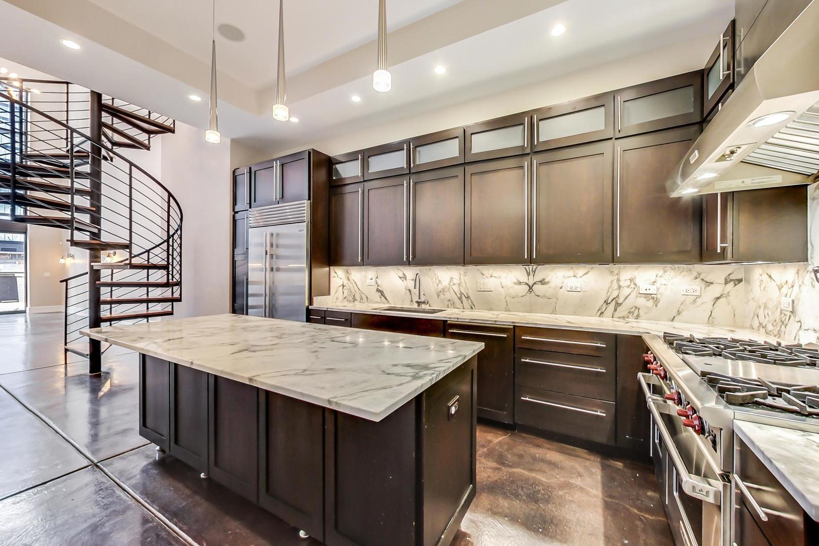 813 W Fulton Market 2