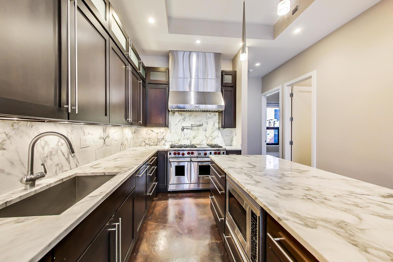 813 W Fulton Market 2