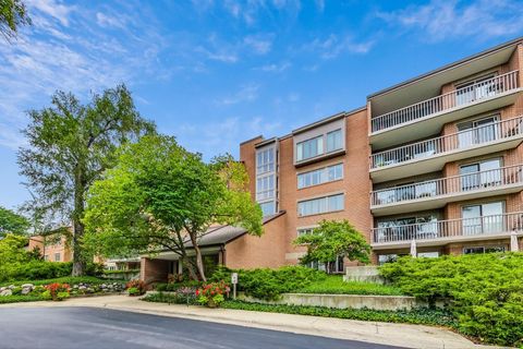 Tiny photo for 22 Park Lane #203, Park Ridge, IL 60068 (MLS # 12525479)