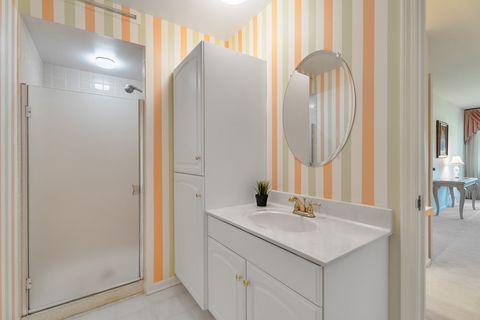 Tiny photo for 22 Park Lane #203, Park Ridge, IL 60068 (MLS # 12525479)