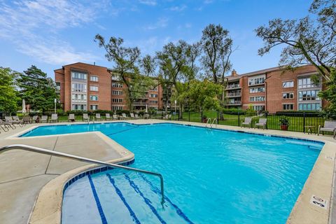 Tiny photo for 22 Park Lane #203, Park Ridge, IL 60068 (MLS # 12525479)