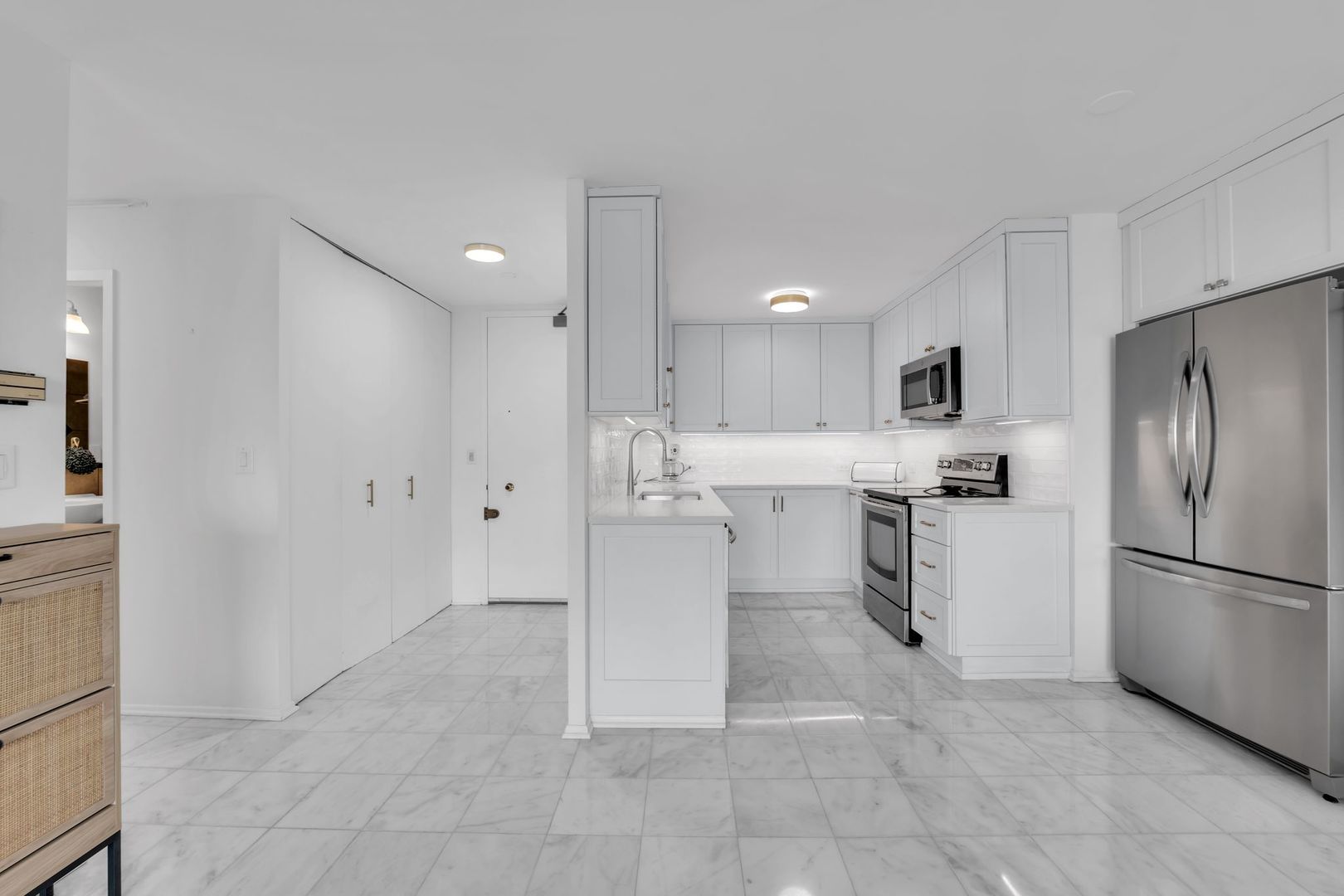 5855 N SHERIDAN Road 21J