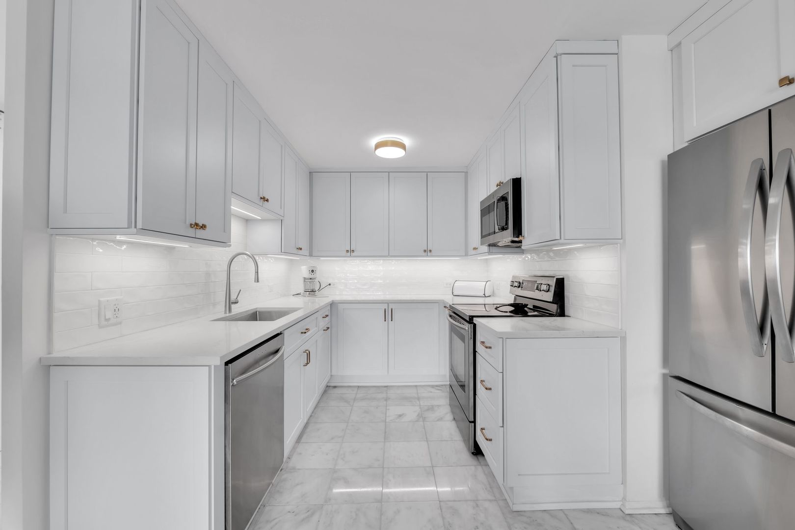 5855 N SHERIDAN Road 21J