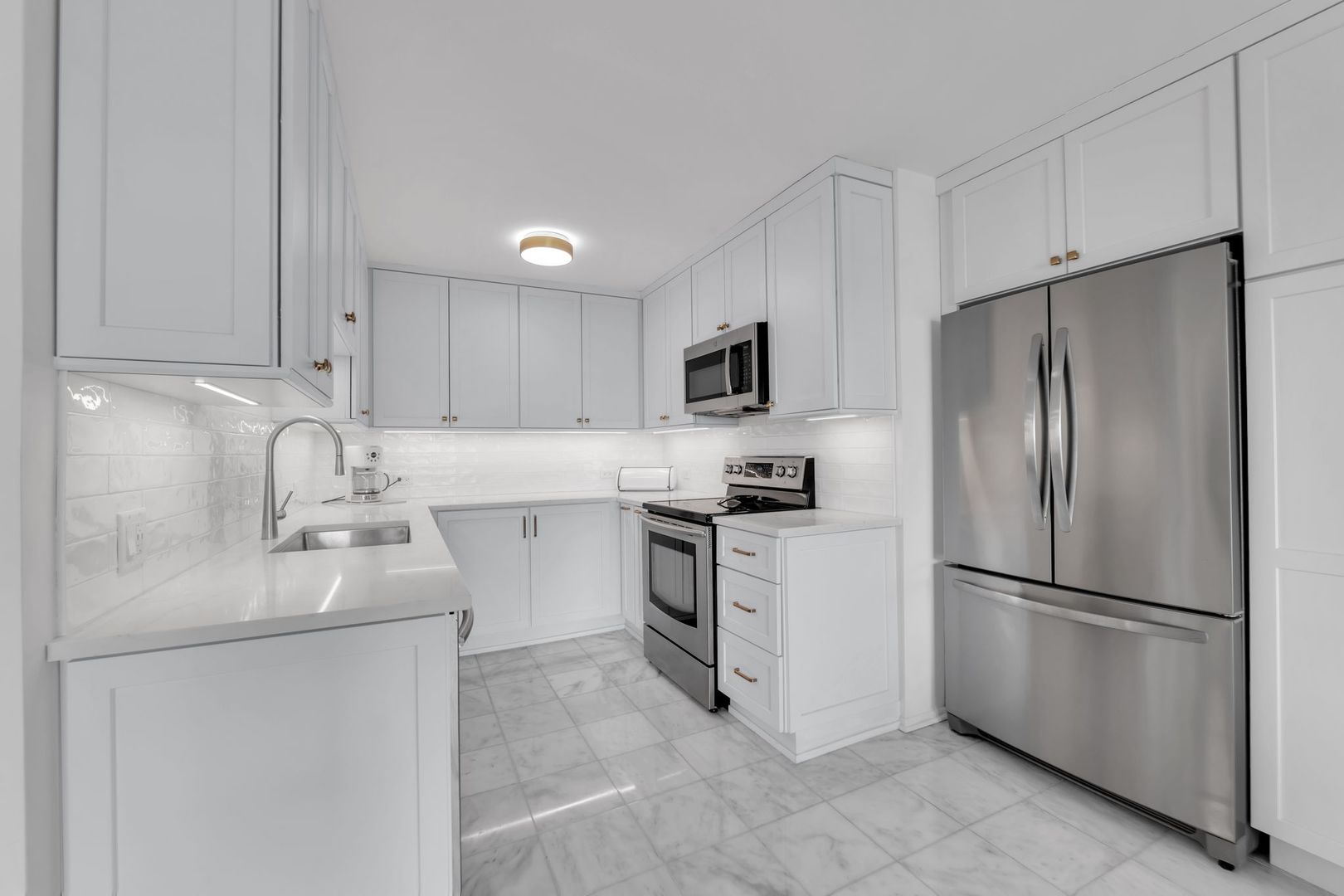 5855 N SHERIDAN Road 21J