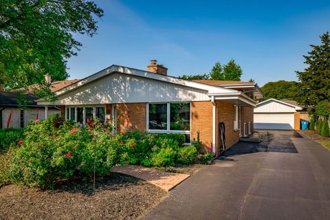 Tiny photo for 128 S Linden Avenue, Elmhurst, IL 60126 (MLS # 12448538)