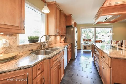 Tiny photo for 128 S Linden Avenue, Elmhurst, IL 60126 (MLS # 12448538)