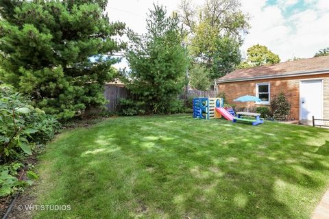 Tiny photo for 128 S Linden Avenue, Elmhurst, IL 60126 (MLS # 12448538)