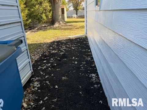 Tiny photo for 1106 AIRPORT Road, Mt Vernon, IL 62864 (MLS # EB460433)