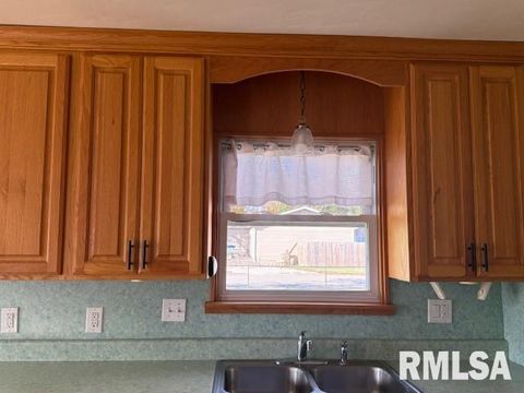 Tiny photo for 1106 AIRPORT Road, Mt Vernon, IL 62864 (MLS # EB460433)