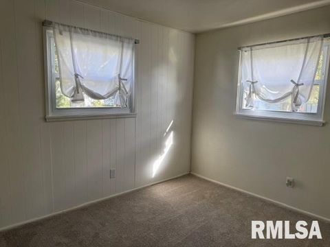 Tiny photo for 1106 AIRPORT Road, Mt Vernon, IL 62864 (MLS # EB460433)