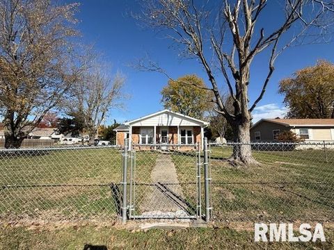 Tiny photo for 1106 AIRPORT Road, Mt Vernon, IL 62864 (MLS # EB460433)