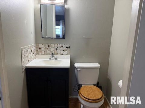 Tiny photo for 1106 AIRPORT Road, Mt Vernon, IL 62864 (MLS # EB460433)