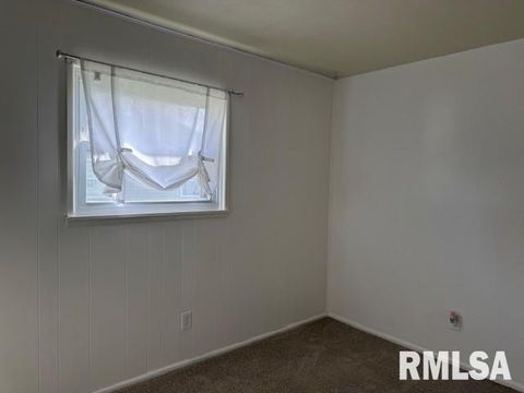 Tiny photo for 1106 AIRPORT Road, Mt Vernon, IL 62864 (MLS # EB460433)