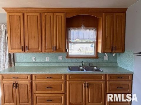 Tiny photo for 1106 AIRPORT Road, Mt Vernon, IL 62864 (MLS # EB460433)