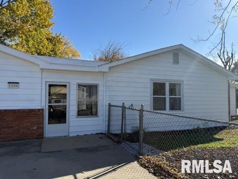 Tiny photo for 1106 AIRPORT Road, Mt Vernon, IL 62864 (MLS # EB460433)