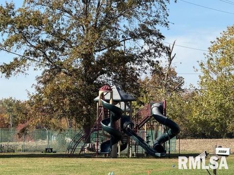 Tiny photo for 1106 AIRPORT Road, Mt Vernon, IL 62864 (MLS # EB460433)