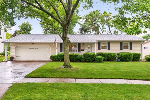 Photo of 633 Emmert Drive, Sycamore, IL 60178 (MLS # 12677842)