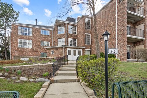 Tiny photo for 540 Biesterfield Road #305, Elk Grove Village, IL 60007 (MLS # 12613109)