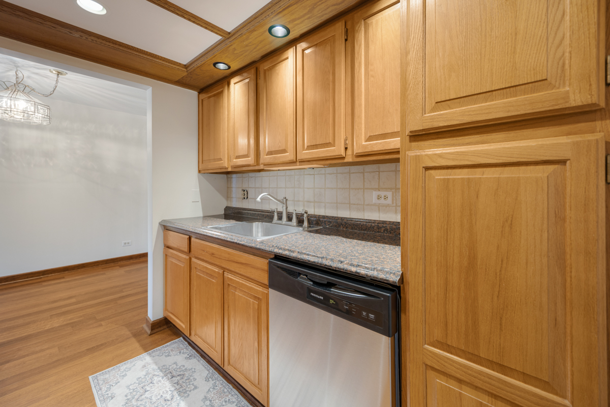 540 Biesterfield Road 305