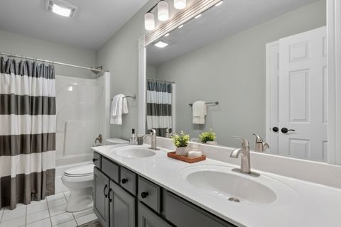 Tiny photo for 983 Mount Vernon Drive, Grayslake, IL 60030 (MLS # 12620395)