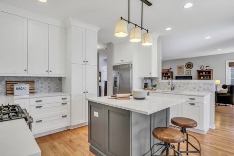 Tiny photo for 983 Mount Vernon Drive, Grayslake, IL 60030 (MLS # 12620395)