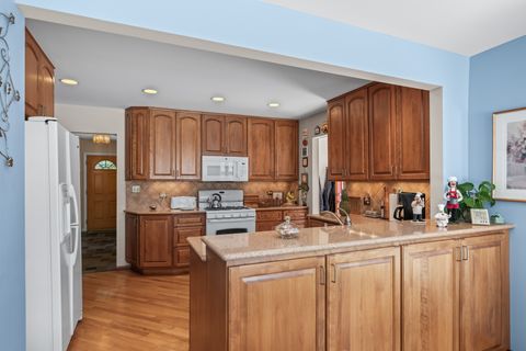 Tiny photo for 1136 N Walnut Avenue, Arlington Heights, IL 60004 (MLS # 12473969)