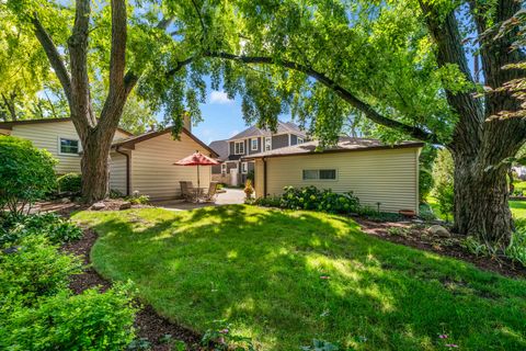 Tiny photo for 1136 N Walnut Avenue, Arlington Heights, IL 60004 (MLS # 12473969)