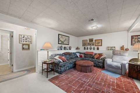 Tiny photo for 1136 N Walnut Avenue, Arlington Heights, IL 60004 (MLS # 12473969)