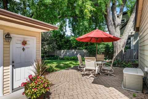 Tiny photo for 1136 N Walnut Avenue, Arlington Heights, IL 60004 (MLS # 12473969)