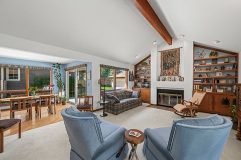 Tiny photo for 1136 N Walnut Avenue, Arlington Heights, IL 60004 (MLS # 12473969)