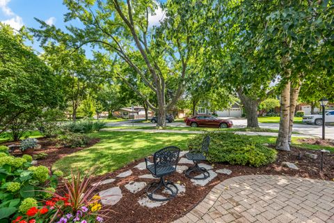 Tiny photo for 1136 N Walnut Avenue, Arlington Heights, IL 60004 (MLS # 12473969)