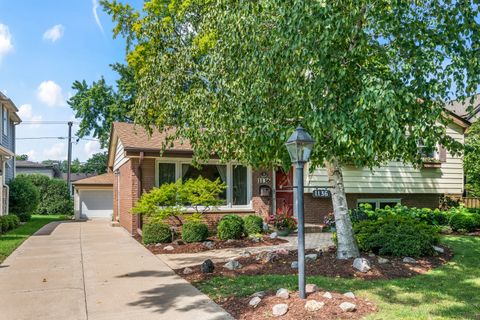 Tiny photo for 1136 N Walnut Avenue, Arlington Heights, IL 60004 (MLS # 12473969)