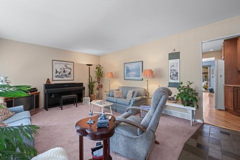 Tiny photo for 1136 N Walnut Avenue, Arlington Heights, IL 60004 (MLS # 12473969)