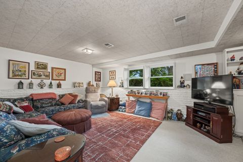 Tiny photo for 1136 N Walnut Avenue, Arlington Heights, IL 60004 (MLS # 12473969)