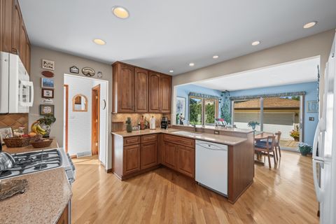 Tiny photo for 1136 N Walnut Avenue, Arlington Heights, IL 60004 (MLS # 12473969)