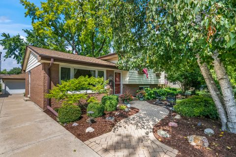 Tiny photo for 1136 N Walnut Avenue, Arlington Heights, IL 60004 (MLS # 12473969)