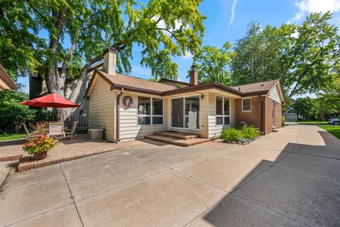 Tiny photo for 1136 N Walnut Avenue, Arlington Heights, IL 60004 (MLS # 12473969)